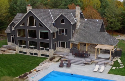 Terra Nova House | Luxurious 5 bdrm,4 bath farmhouse in Mulmur!4 Season Country Getaway!Swim & Ski!