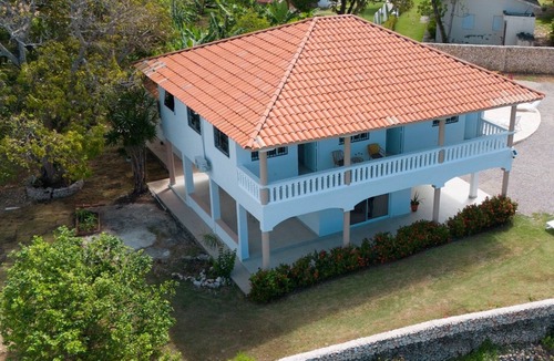 Abreu Villa | Luxurious 5-bedroom villa with WiFi, Pool, Jacuzzi and AC enchanting Cabrera