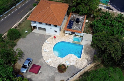 Abreu Villa | Luxurious 5-bedroom villa with WiFi, Pool, Jacuzzi and AC enchanting Cabrera