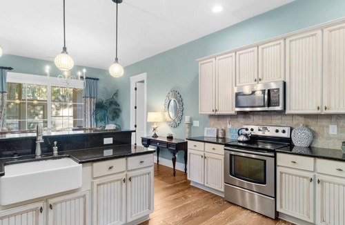 Windy Hill House | Luxurious 5 Bedroom Vacation Home Retreat