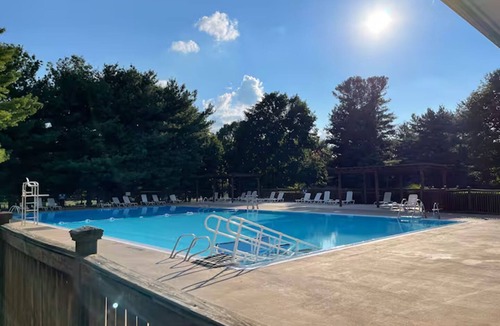 Lexington House | Luxurious 5BD 2BA Class A RV Thor Experience @ KHP
