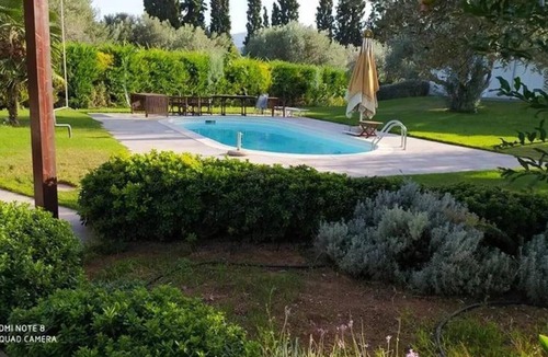 Chalcis Villa | Luxurious 6 Bedroom Villa With a Private Pool