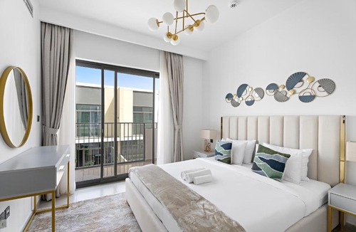 Dubai Apartment | Luxurious 6-Sleeper Villa with Large Outdoor Patio