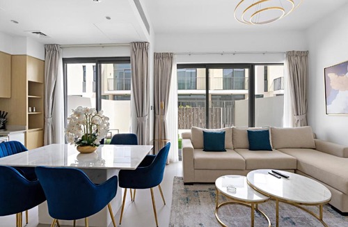 Dubai Apartment | Luxurious 6-Sleeper Villa with Large Outdoor Patio