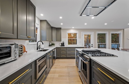 Dunn Loring House | Luxurious 6BR Home ★ Heart of Tysons ★ Ideal for Families