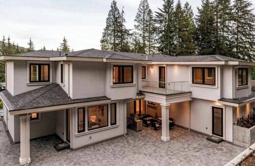 West Vancouver Villa | Luxurious 7-bedroom villa with AC, fitness room in enchanting West Vancouver