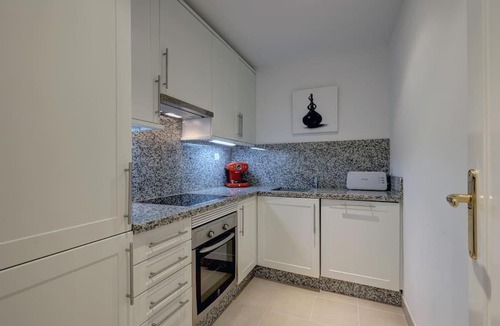 Marbella Apartment | Luxurious 80m² studio apartment, stunning sea views - Rio Real Golf, Marbella