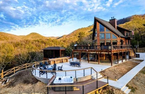 Milam Ski Chalet | Luxurious A-Frame Mountain Retreat with Hot Tubs & Game Room Near Seneca Rocks, Milam, WV