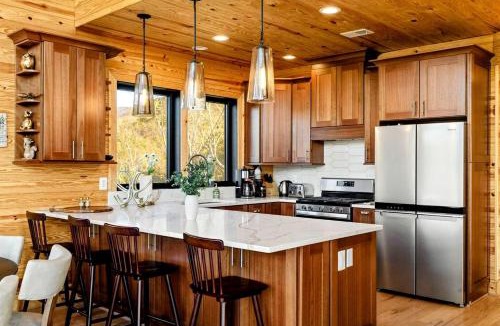 Milam Ski Chalet | Luxurious A-Frame Mountain Retreat with Hot Tubs & Game Room Near Seneca Rocks, Milam, WV