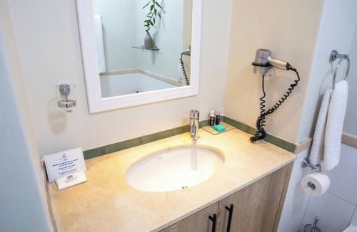 Lagoon Beach Apartment | Luxurious Accessible Apartment in Vibrant Kaapstad