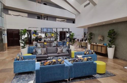 Lagoon Beach Apartment | Luxurious Accessible Apartment with Ocean Views in Kaapstad