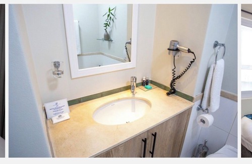 Lagoon Beach Apartment | Luxurious Accessible Apartment in Vibrant Kaapstad