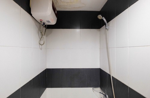 Depok Hotel | Luxurious and Comfy 2Br Cinere Bellevue Suites Apartment