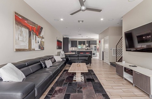 Arts District House | Luxurious and spacious 2-bedroom townhouse in the heart of Scottsdale
