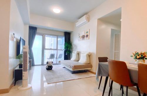 Tambo Apartment | Luxurious Apartment Modern Cozy Manila Bayview Poolview Cityview 1 2 3 Bedrooms Near Manila Airports Okada Solaire MOA