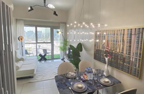 Tambo Apartment | Luxurious Apartment Modern Cozy Manila Bayview Poolview Cityview 1 2 3 Bedrooms Near Manila Airports Okada Solaire MOA