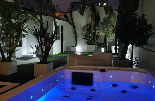 La Gran Via Apartment | LUXURIOUS APARTMENT WITH WIFI PRIVATE SUNNY TERRACE & JACUZZI IN THE CITY CENTER