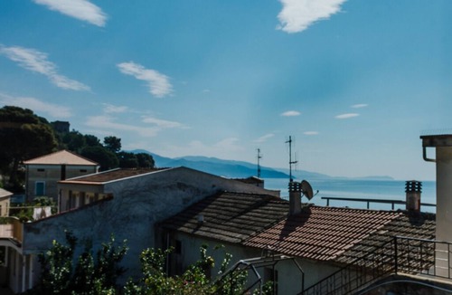 Pioppi Apartment | Luxurious apartment with refined interiors and only 20 meters from the sea