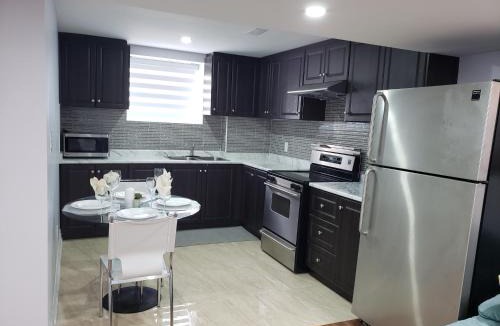 Mount Pleasant Apartment | Luxurious Apt 2BRs-1BA Spacious Modern, with free parking