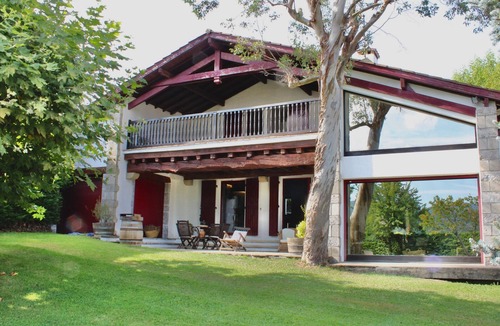 Behobie Villa | Luxurious Basque villa with Rhune views and large garden