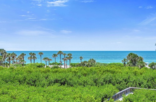 Park Shore Condo | Luxurious Beach Front Condo with Spectacular Views!