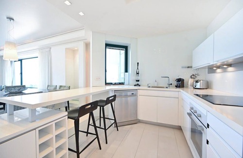 Tel Aviv Promenade Apartment | Luxurious Beach Front 1BR by HolyGuest