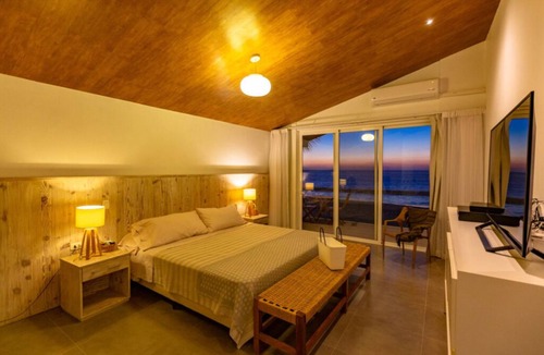 Los Organos House | Luxurious Beachfront 6-bedroom house with WiFi, AC in brilliant Ñuro