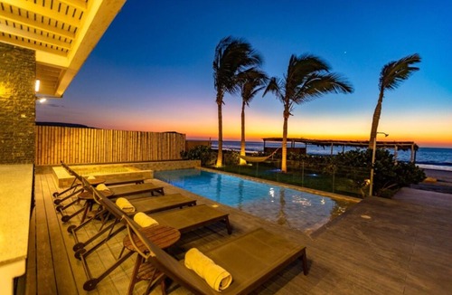 Los Organos House | Luxurious Beachfront 6-bedroom house with WiFi, AC in brilliant Ñuro