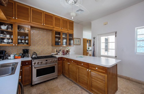 Savannah Sound House | Luxurious Beachfront Estate w/Pool on Windermere. Club, Tennis, Pickleball