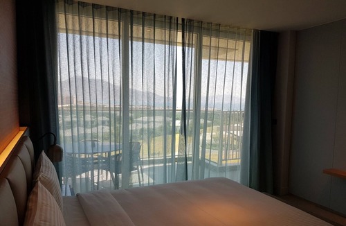 Cam Lam Apartment | Luxurious Beachfront Hotel Apartments