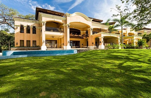 Playa Flamingo Villa | Luxurious Beachfront Mansion with a Stunning Infinity Pool in Playa Flamingo