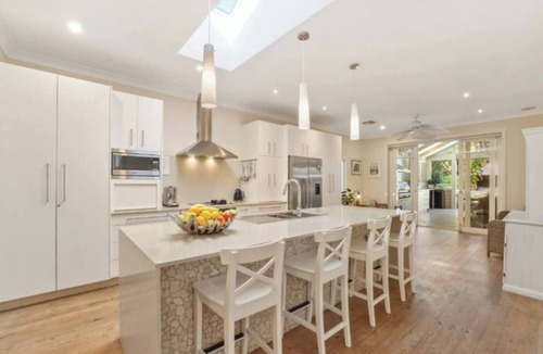 Mona Vale Apartment | Luxurious Beachside Oasis Sleeps 10