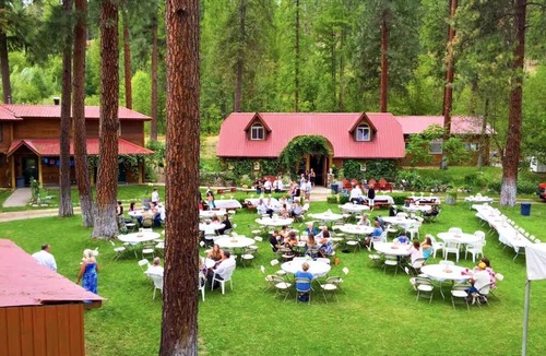 Kettle Falls Cabin | Luxurious Bed and Breakfast Suite for One or Two Couples near Kettle Falls, Washington