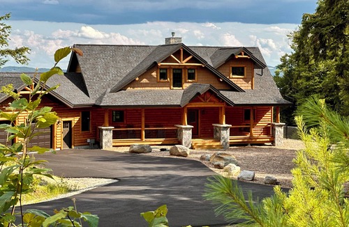 Hebron Cabin | Luxurious Big Bear Log Home at Newfound Lake