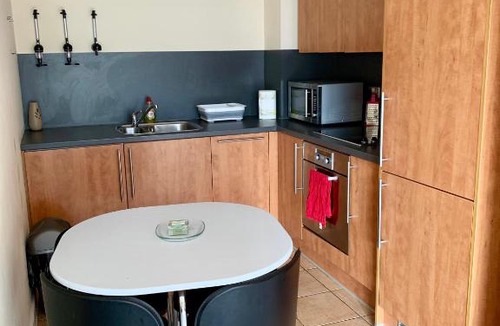 Convention Quarter Apartment | Luxurious Birmingham private apartment for 3 people, Mailbox balcony views