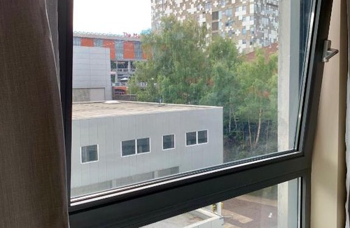 Convention Quarter Apartment | Luxurious Birmingham private apartment for 3 people, Mailbox balcony views