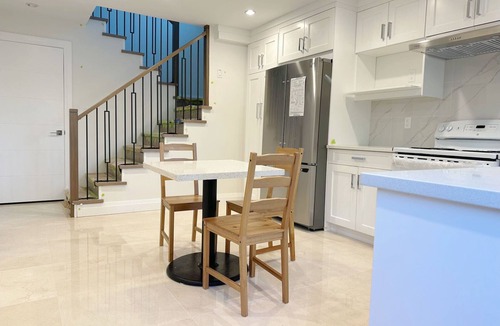 Arbutus Ridge House | Luxurious & Bright 3BD House Near UBC, Beach and DT
