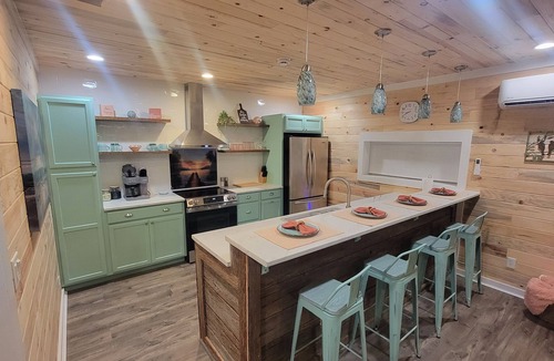 Battletown Cabin | Luxurious cabin on Little Blue River and the Ohio River.