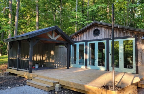 Battletown Cabin | Luxurious cabin on Little Blue River and the Ohio River.