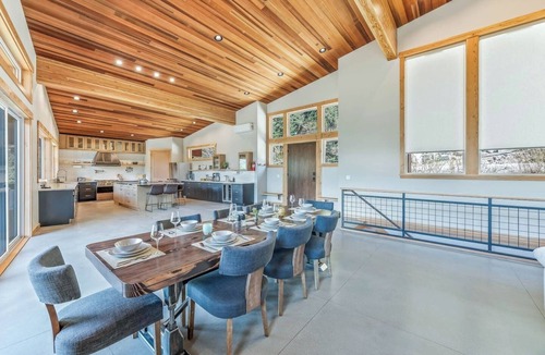 Leavenworth Cabin | Luxurious cabin on LK Wenatchee w/access & hot tub