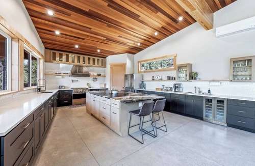 Leavenworth Cabin | Luxurious cabin on LK Wenatchee w/access & hot tub
