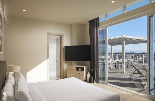Belltown Hotel | Luxurious Cascades Penthouse: Stunning Views & Exclusive Amenities Await You