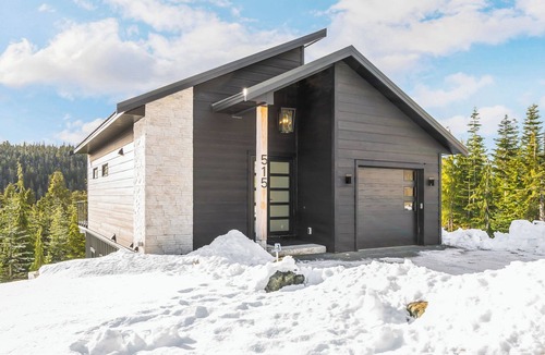 Courtenay Ski Chalet | Luxurious Chalet with Hot tub, Sauna & Fireplace on Mt Washington