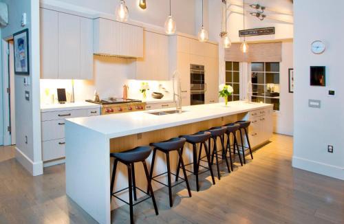 Vail House | Luxurious Chalet with Private Elevator