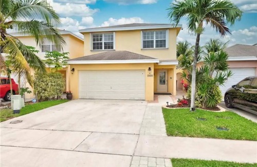 Pompano Beach House | Luxurious, Clean & Convenient Water Front Home in a Safe Área
