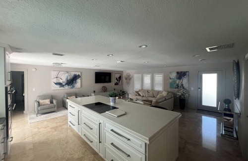 Cocoa Isles Country Club House | Luxurious Cocoa Beach Retreat