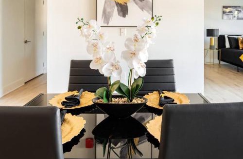 Optimist Park Apartment | Luxurious & Comfy Downtown Oasis ~ Views ~ Parking