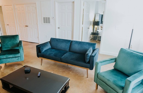 High Point Apartment | ★Luxurious & Comfy ~ Serene Location ~ ♛Royal Beds