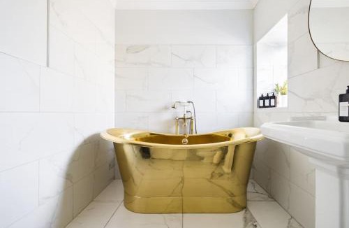 Frome Villa | Luxurious Complex: 2 barns together edge of Frome