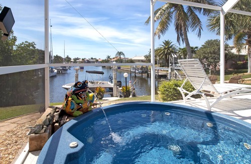 Punta Gorda Hotel | Luxurious Contemporary Vacation Awaits You! Hot tub/Heated Pool/Right on Canal!